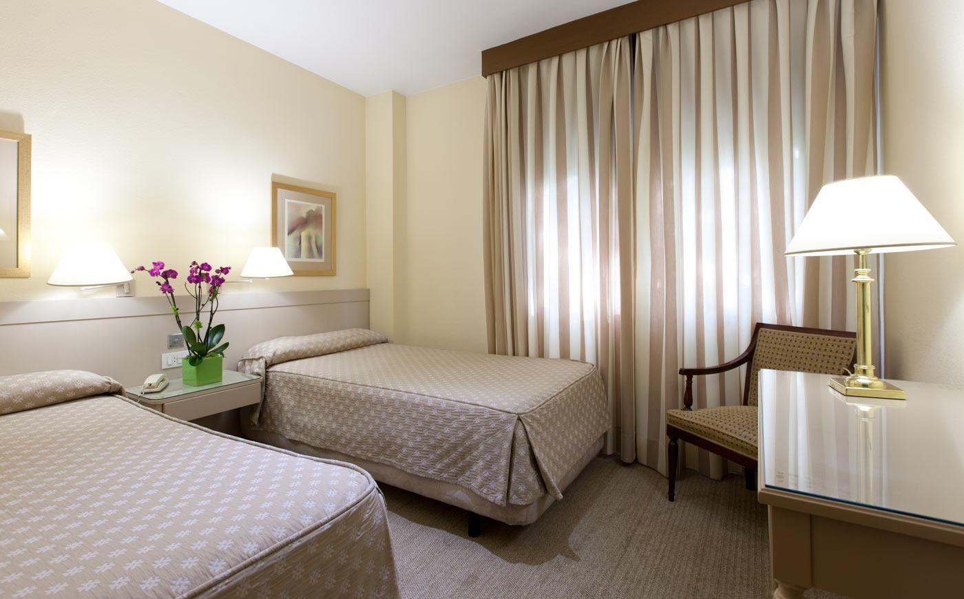 Espahotel Plaza Basilica Madrid Exteriör bild