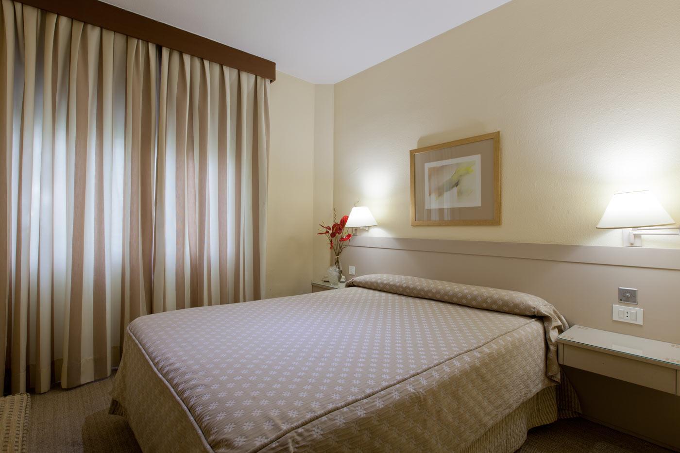 Espahotel Plaza Basilica Madrid Exteriör bild