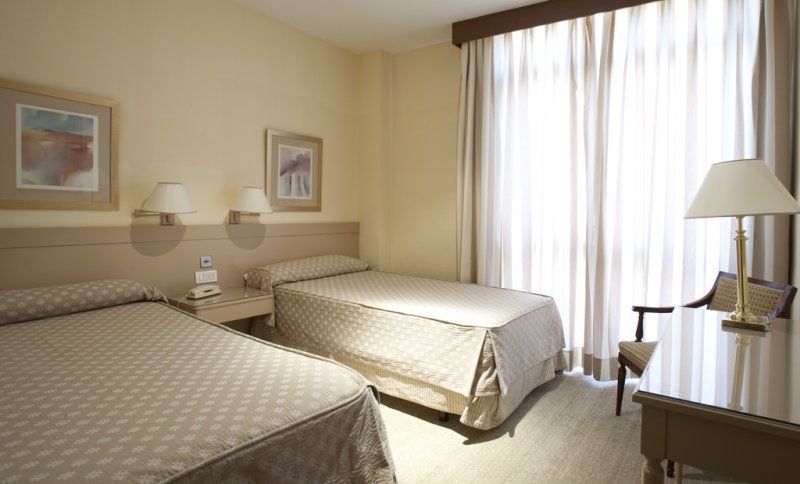 Espahotel Plaza Basilica Madrid Exteriör bild