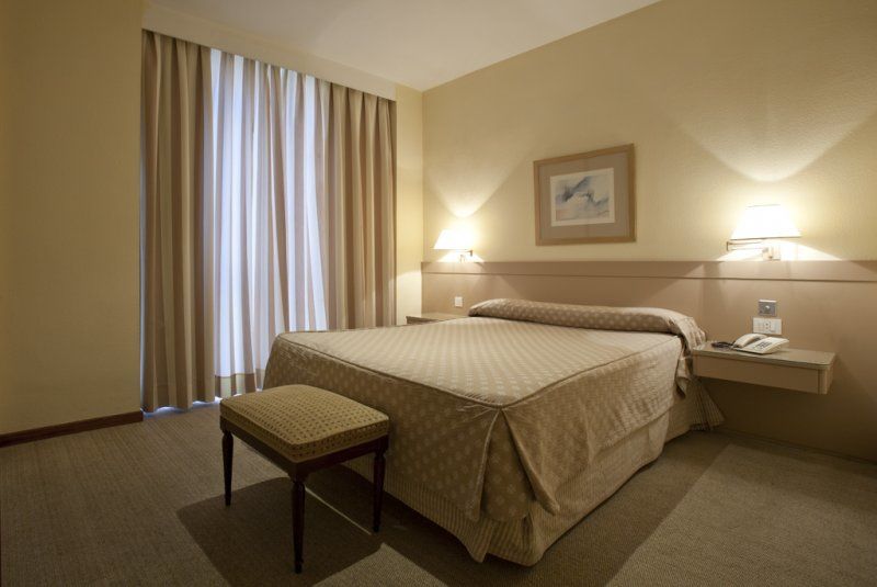 Espahotel Plaza Basilica Madrid Exteriör bild
