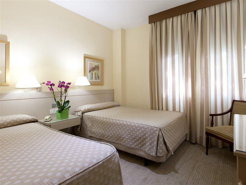 Espahotel Plaza Basilica Madrid Exteriör bild